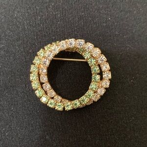 HOST PICK 😀 Vintage rhinestone & green Brooch